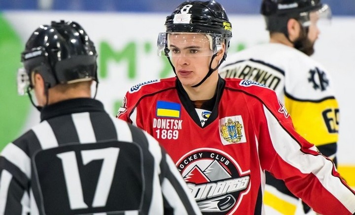 Štvrtinu klubov ukrajinskej hokejovej ligy vylúčili